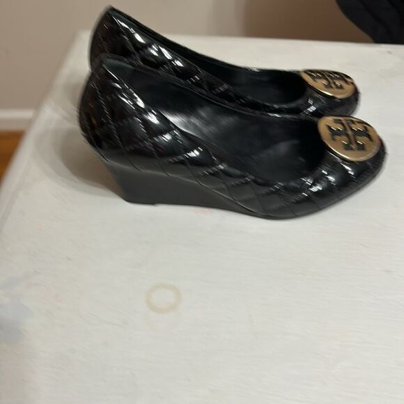 Tory Burch Patent Leather Quilted
Quinn Wedges Black Size 5.5 - Picture 2 of 8